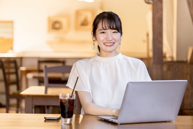 仕事で忙しい方のイメージ